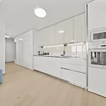 Apartman 34th Floor - Touch The Clouds In The Tallest Building In Eurovea Pozsony