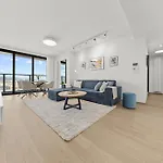 Apartman 34th Floor - Touch The Clouds In The Tallest Building In Eurovea