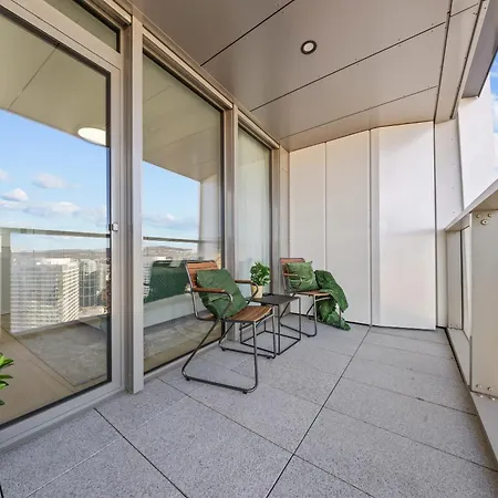 34th Floor - Touch The Clouds In The Tallest Building In Eurovea Apartman *