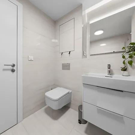 34th Floor - Touch The Clouds In The Tallest Building In Eurovea *