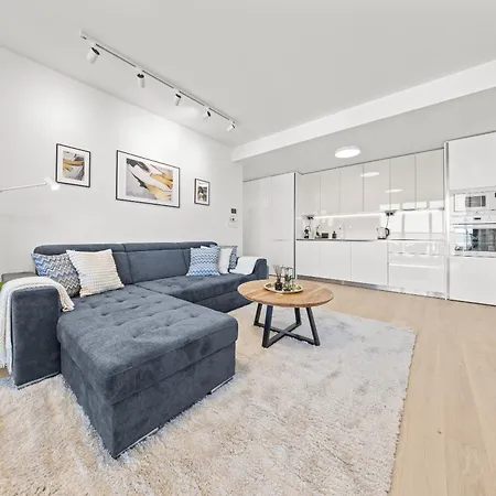 34th Floor - Touch The Clouds In The Tallest Building In Eurovea Διαμέρισμα *