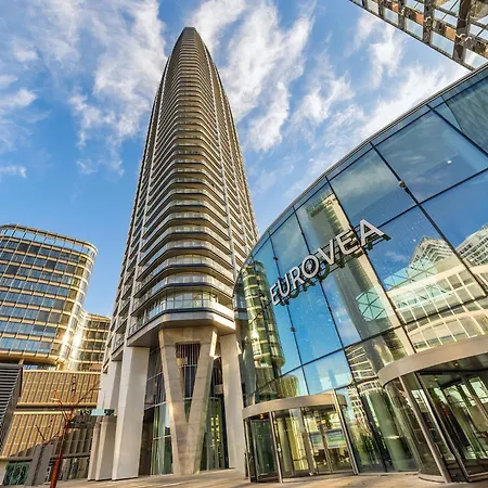 34th Floor - Touch The Clouds In The Tallest Building In Eurovea Apartmán *