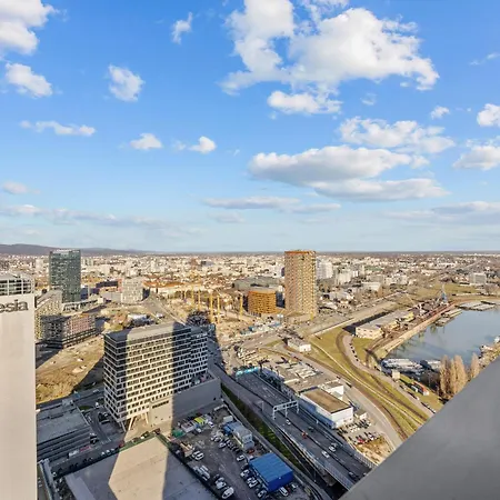 34th Floor - Touch The Clouds In The Tallest Building In Eurovea Apartmán *