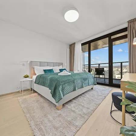 34th Floor - Touch The Clouds In The Tallest Building In Eurovea Διαμέρισμα Μπρατισλάβα