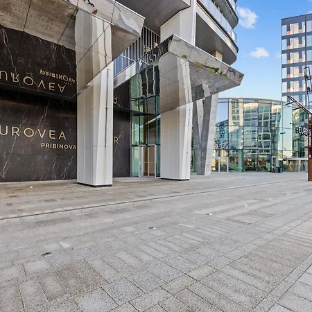 Διαμέρισμα 34th Floor - Touch The Clouds In The Tallest Building In Eurovea Μπρατισλάβα