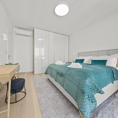 34th Floor - Touch The Clouds In The Tallest Building In Eurovea