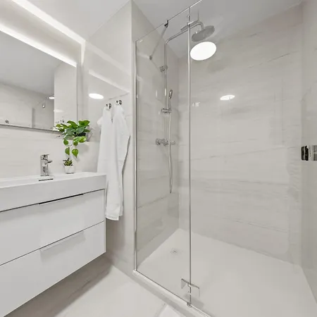 34th Floor - Touch The Clouds In The Tallest Building In Eurovea شقة